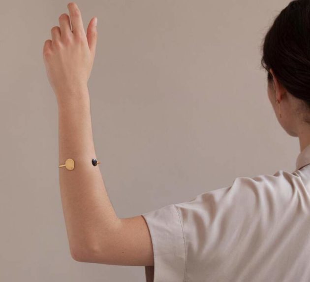 Miro Jewelry Golden Bracelet - Image 2